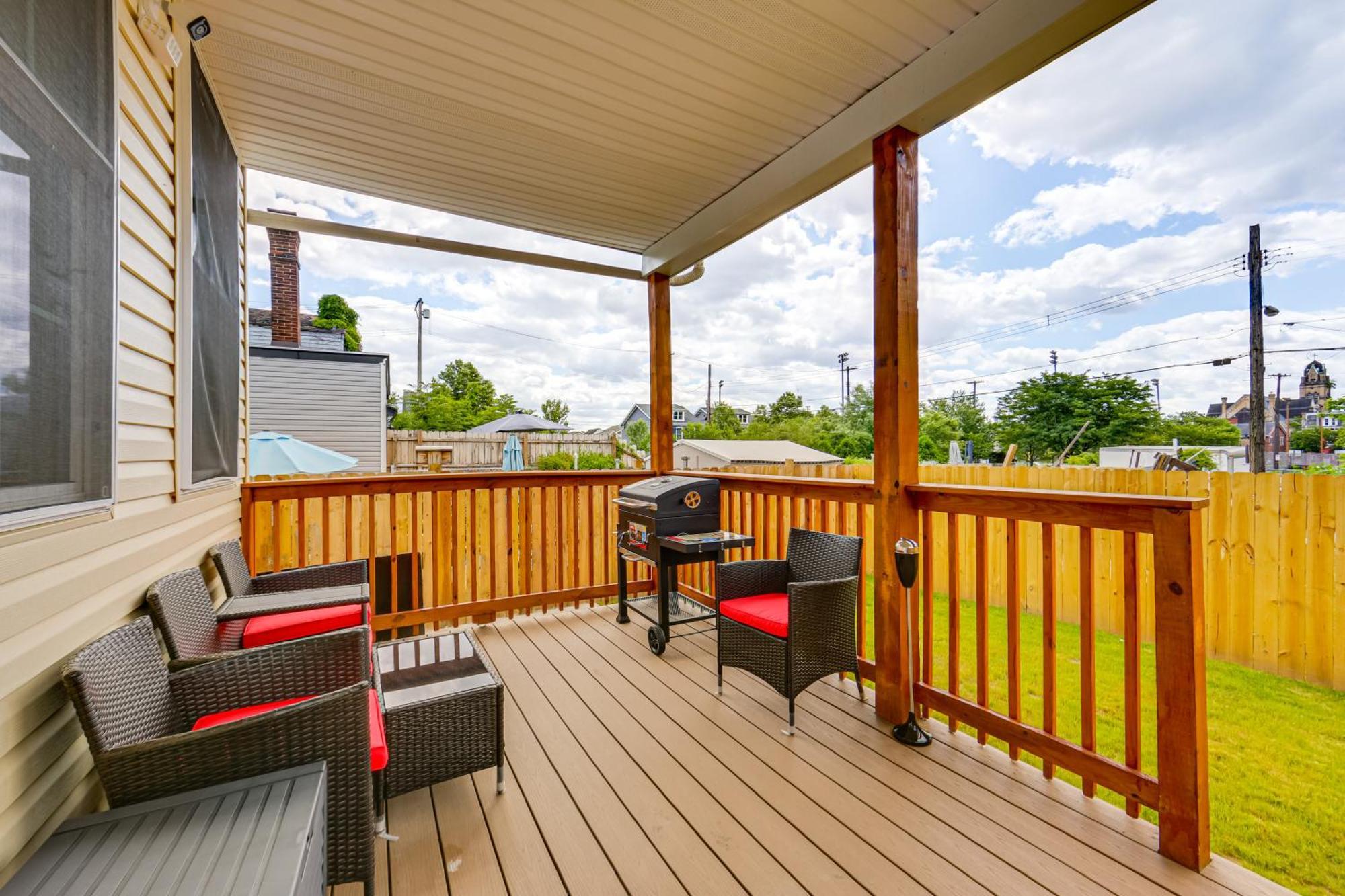Casa de férias Modern With Rooftop Deck And Backyard *